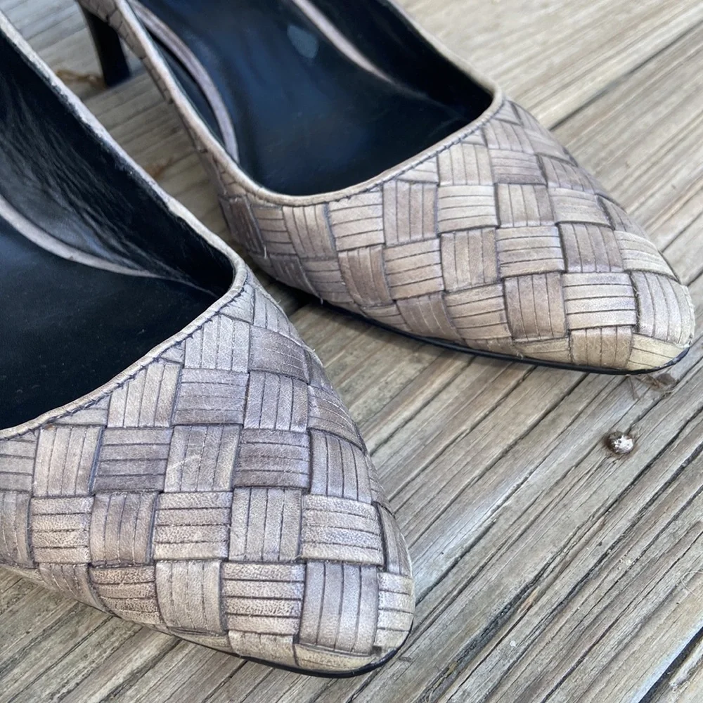 Vintage Cole Haan Nike Air Light Grey Woven Leather Kitten Heels Women's Size 8 - Picture 8 of 9